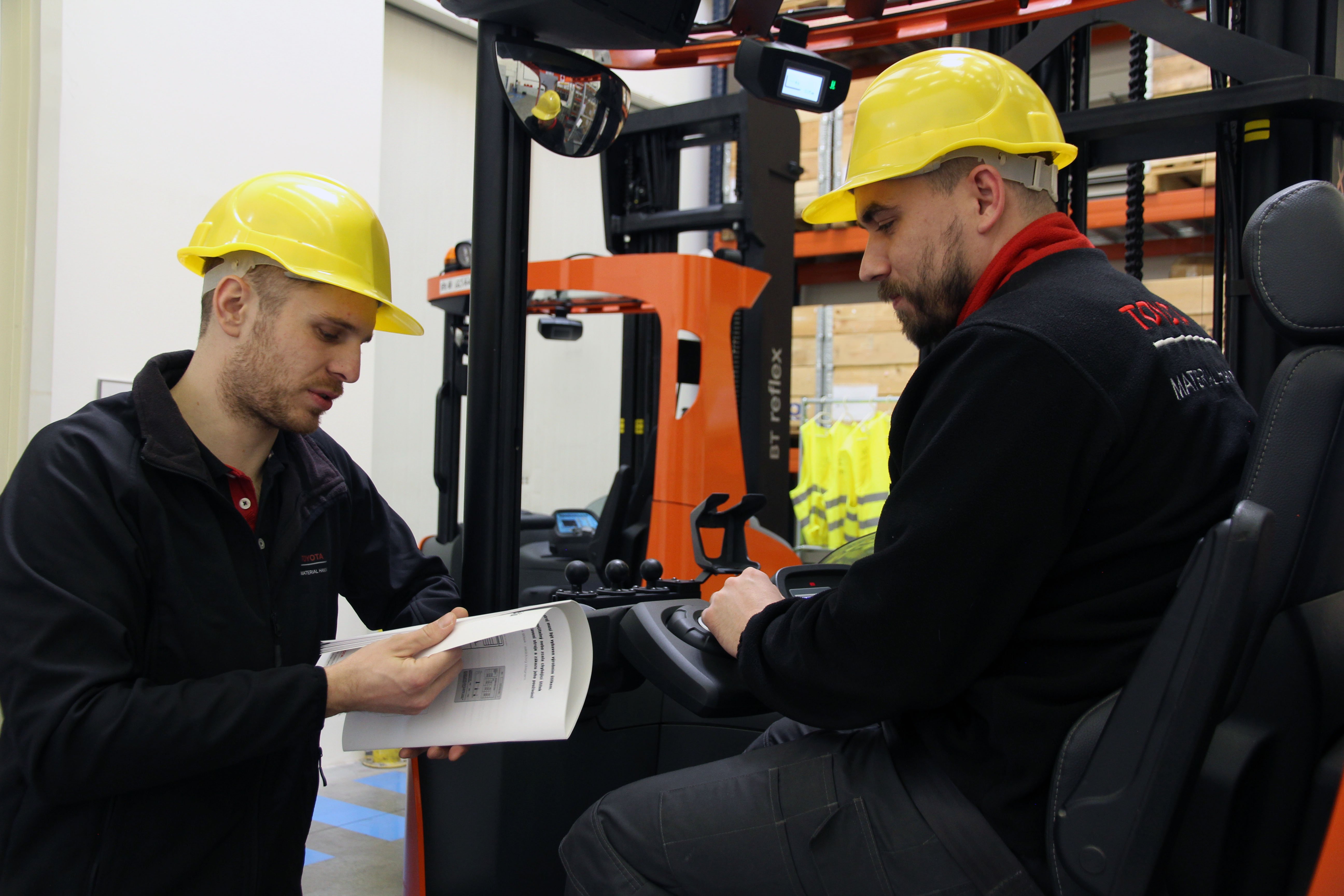 Operator training TMHCZ - reach truck